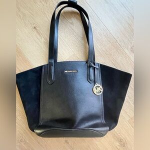 EUC Michael Kors Portia Large Carryall Tote Bag Black Leather Suede